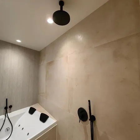 Old Town Luxury With Private Parking And Jacuzzi *