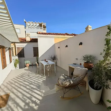 Old Town Luxury With Private Parking And Jacuzzi Villa